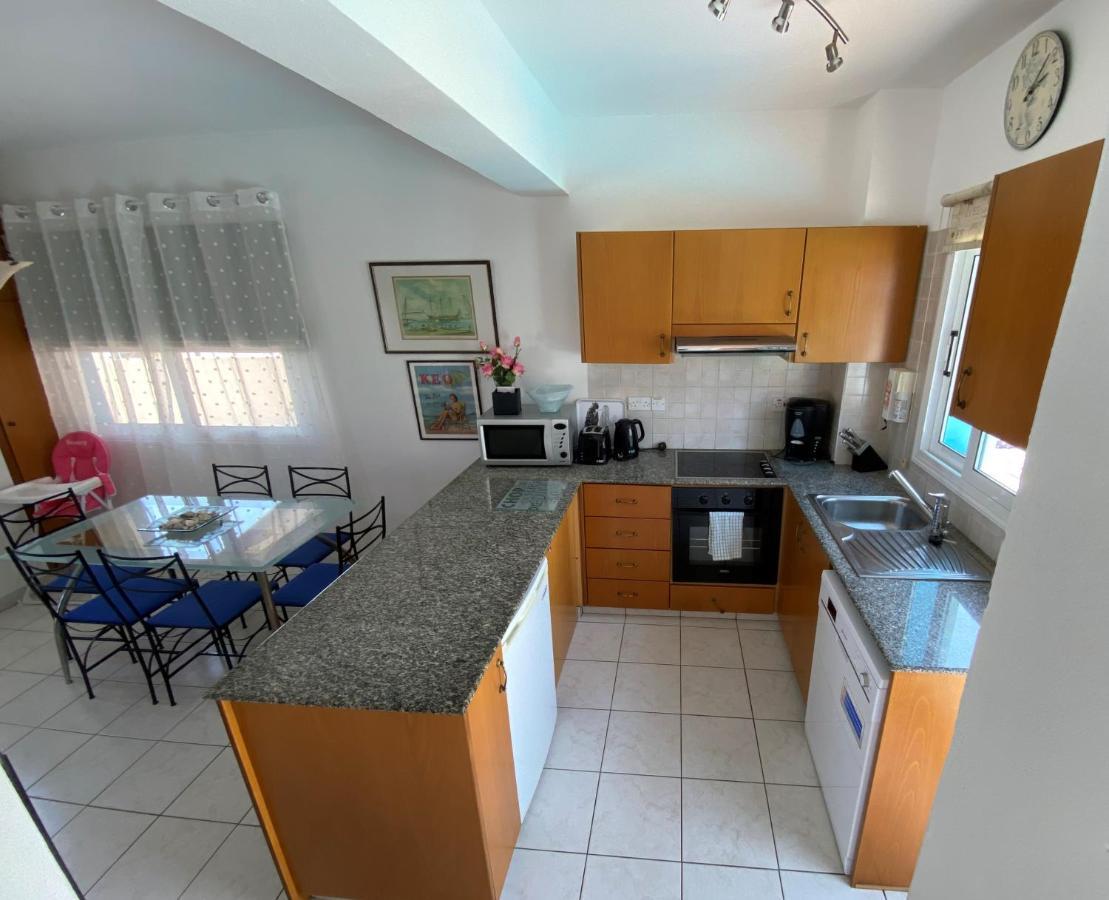 Villa Emiliana Paralimni Eksteriør billede