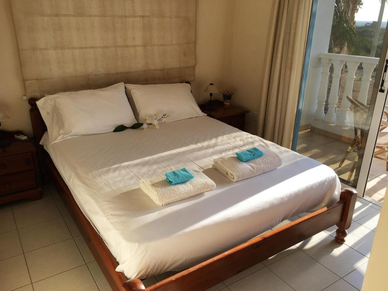 Villa Emiliana Paralimni Eksteriør billede