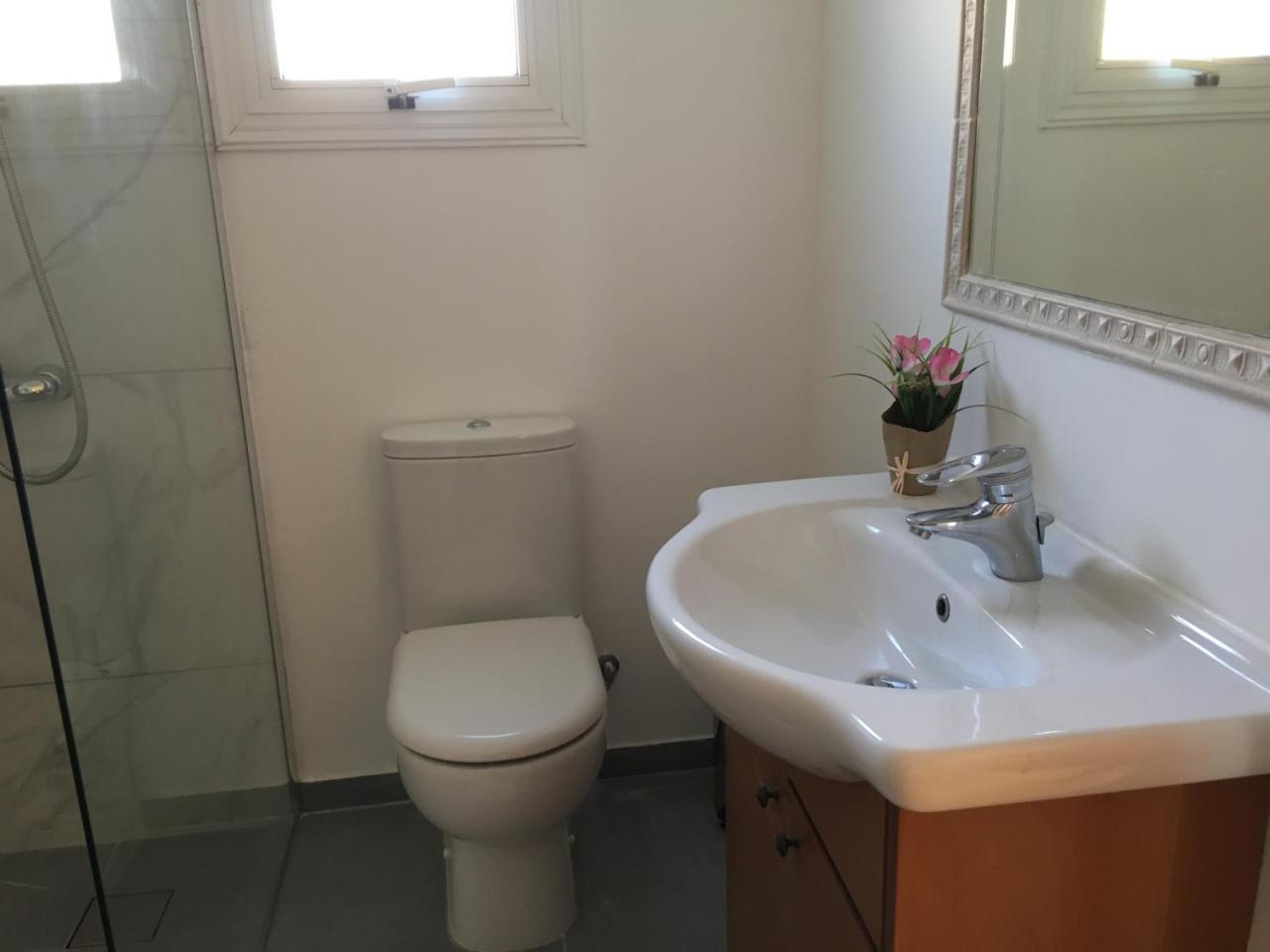 Villa Emiliana Paralimni Eksteriør billede